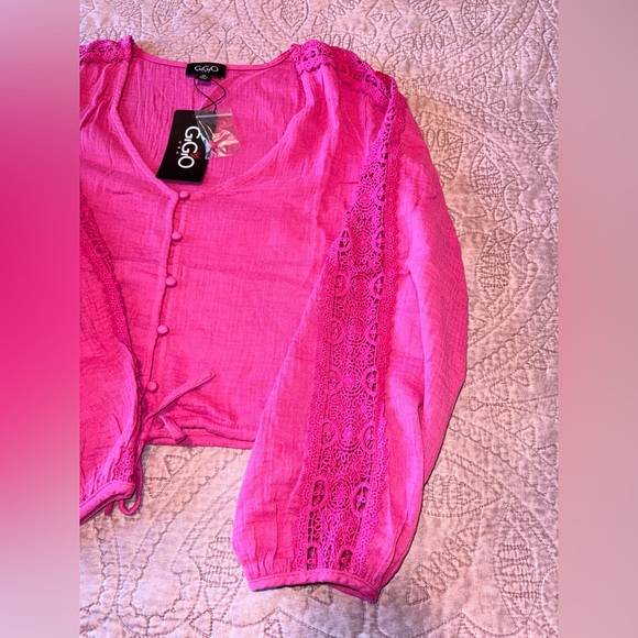 Elegant Fuchsia Blouse with Lace Sleeves - Picture 11 of 12
